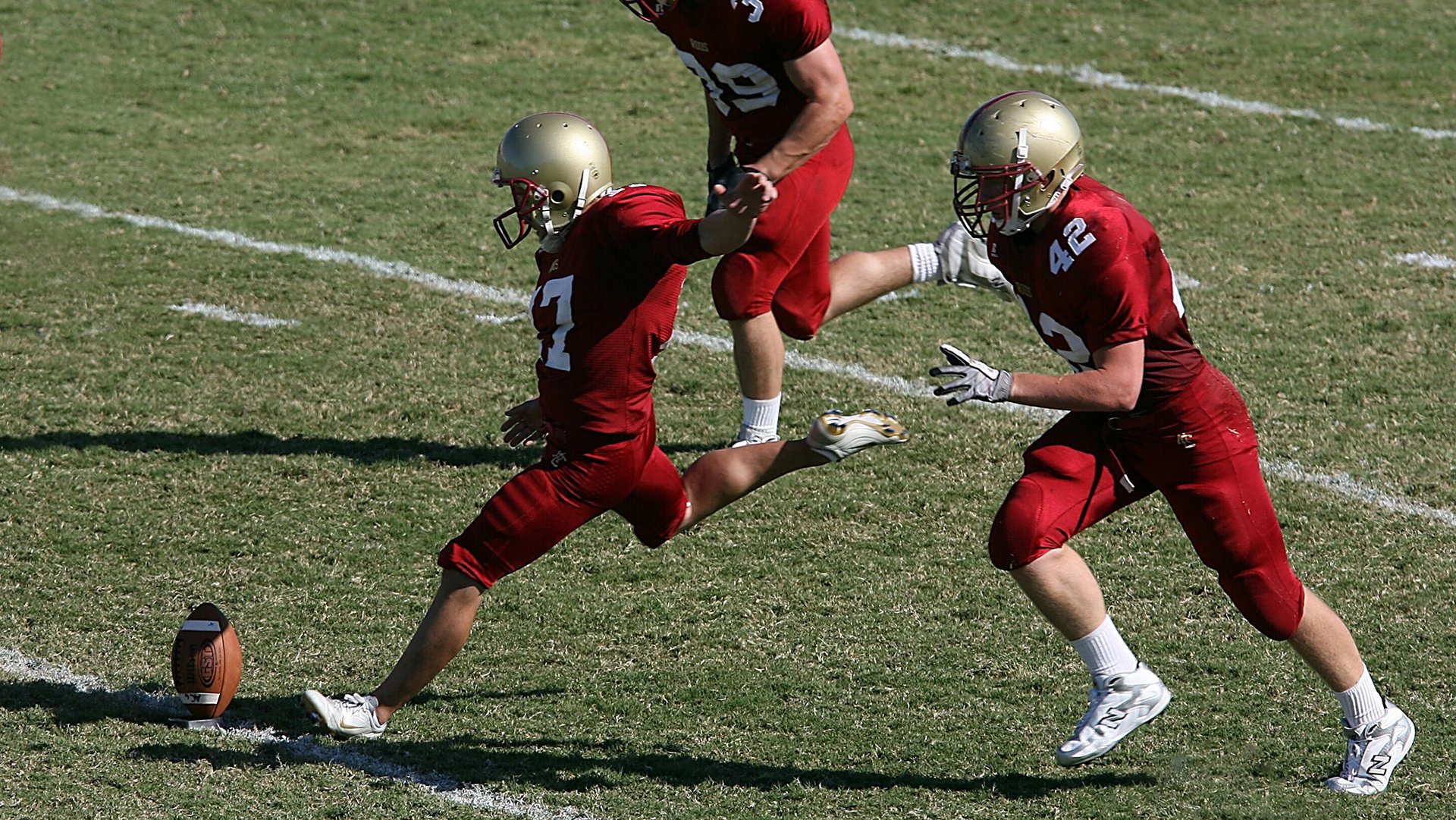 富安健洋存在感拉满，苏格兰狂胜伊朗，亚洲足球的冰火两重天