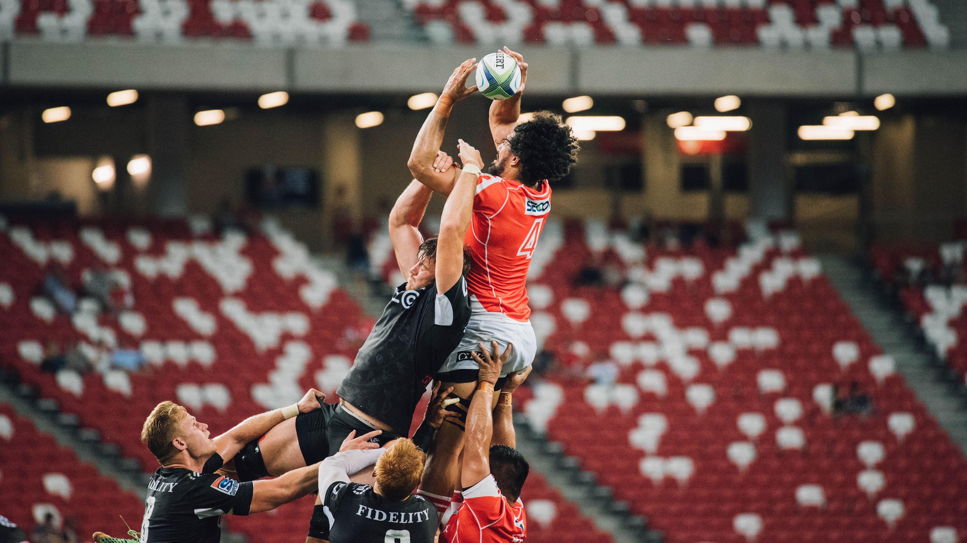 开云体育在线-广东队压制雄鹿，布克带动全队节奏，一场跨越时空的战术对话