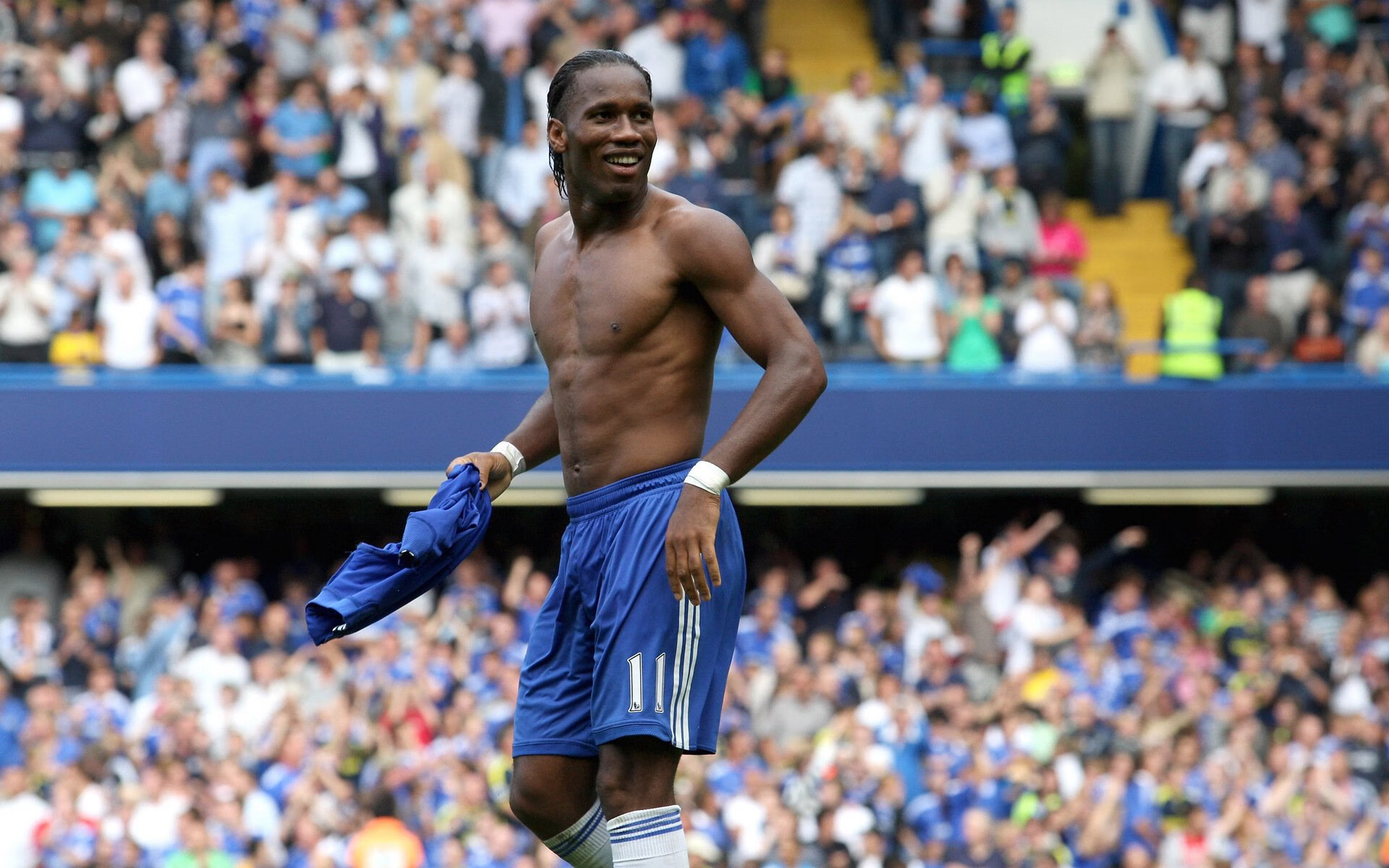 迪马利亚点燃赛场，波兰轻取英格兰改写欧洲足球叙事